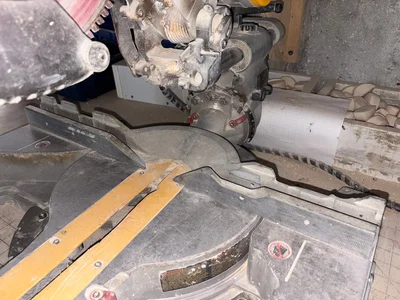 Used _UNKNOWN_ _UNKNOWN_ Double Miter Saws Georgia US | Auction Management Corporation #1548646