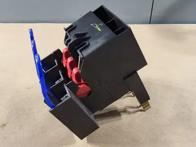 Disconnect Switch w/ 3 Times 30 Amp Fuse JDL30
