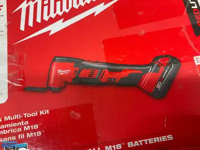 Milwaukee M18 18V Lithium-Ion Cordless Oscillating Multi-Tool Kit with Battery and Charger, New