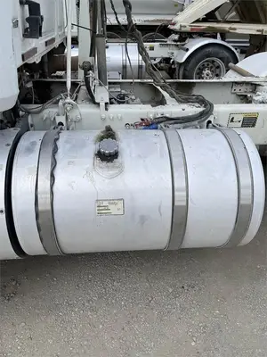 USED 2011 MACK PINNACLE CXU612