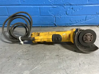 Used DEWALT DWE402 Miscellaneous MRO Ohio US | HGR 24 #1482410