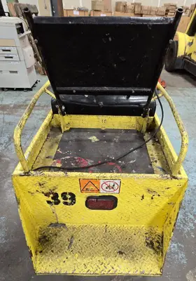 2011 Cushman Minute Miser Electric Warehouse Cart