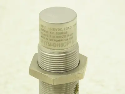 Allen Bradley 871TM-DH8CP18-N4 Inductive Proximity Switch 10-30VDC 18mm OD Ser A