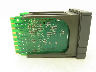 Honeywell UDC3300  Digital Temperature Controller DC330B-K0-000-20-000000-00-0