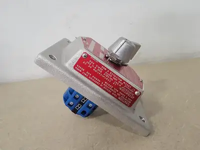 New | in-Stock CROUSE-HINDS DSD SR30320 SX178 Switchgears British Columbia CA | Lenmark #238617