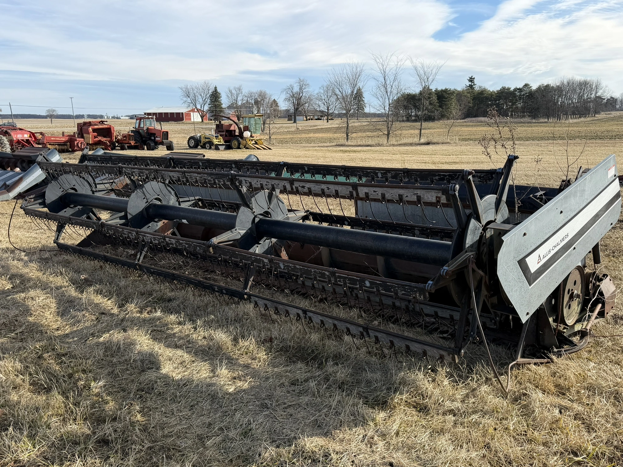 (1) Allis-Chalmers, 17' grain head with steel tines, some teeth are broken, no visible S/N or model ...
