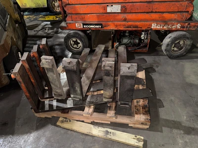 Used _UNKNOWN_ _UNKNOWN_ Pallet Forks Illinois US | Aucto #1437222