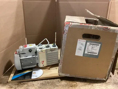Edwards E2M0.7 Dual Stage Rotary Vacuum Pump 1PH 0.9kW (1.2HP) -NIB