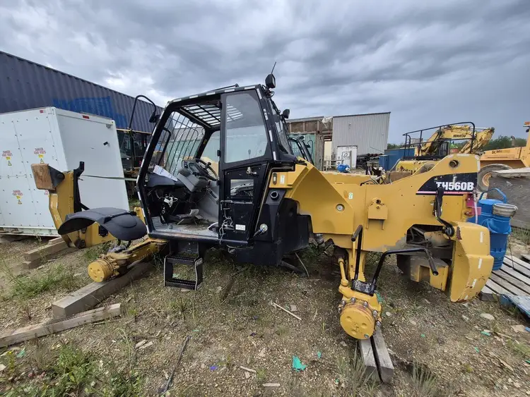 Used CATERPILLAR TH560B Telehandlers British Columbia CA | Lenmark #367038