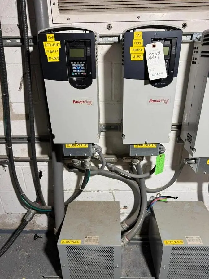 LOT OF (2) 30 HP ALLEN BRADLEY POWERFLEX 755 DRIVE CAT. 20G11NE032JA0NNNNN 600V