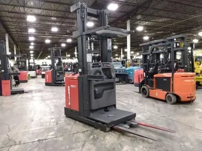USED 2018 RAYMOND 560-OPC30TT