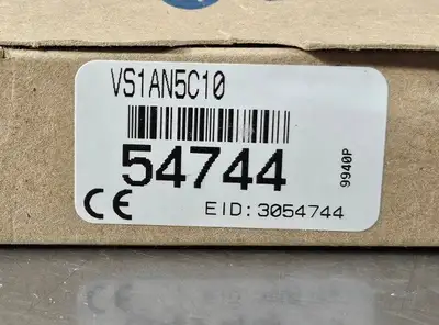 BANNER VS1AN5C10 Photoelectric Sensor. Loc5D-21