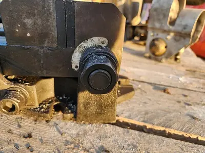 Dayton 6" Wide Jaw 90 Degree Tilting Milling/Drilling Vise