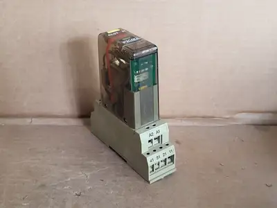 Relay PRS11N04TB w/ Socket PSF1A