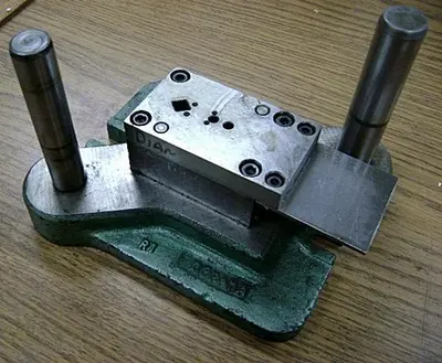 1631-390 Stamping Press Tool And Die To Make Diamond  (Pitch .470)