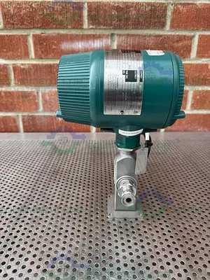 USED YOKOGAWA ADMAG AXF 010C MAGNETIC FLOWMETER W/ 1/2" SANITARY FITTING