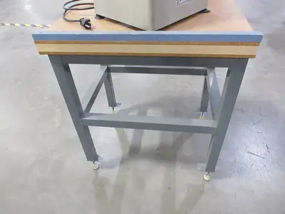 ROLLING METAL TABLE WITH PAPER JOGGER