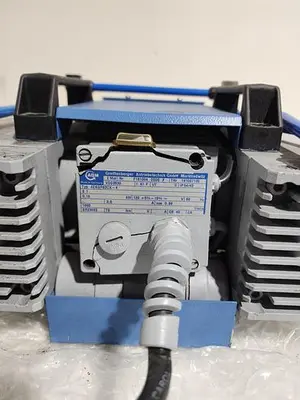 VACUUMBRAND DIAPHRAGM VACUUM PUMP MD4
