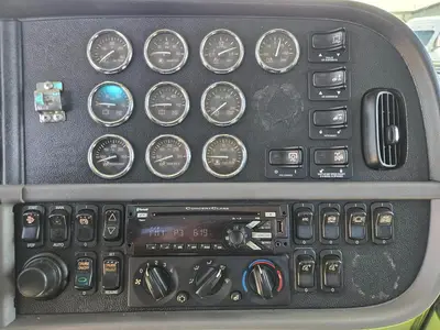 USED 2020 PETERBILT 389