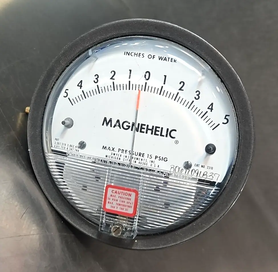 Dwyer Instruments 2310 Dwyer Magnehelic Pressure Gauge 15PSI Loc6E14