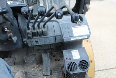 CAT P8000 Forklift Trucks | Levy Recovery Group (13)