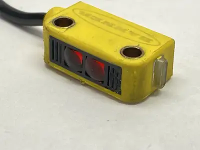 Q12AB6FF30Q | Banner  Photoelectric Sensor 10-30VDC 72111 - Used