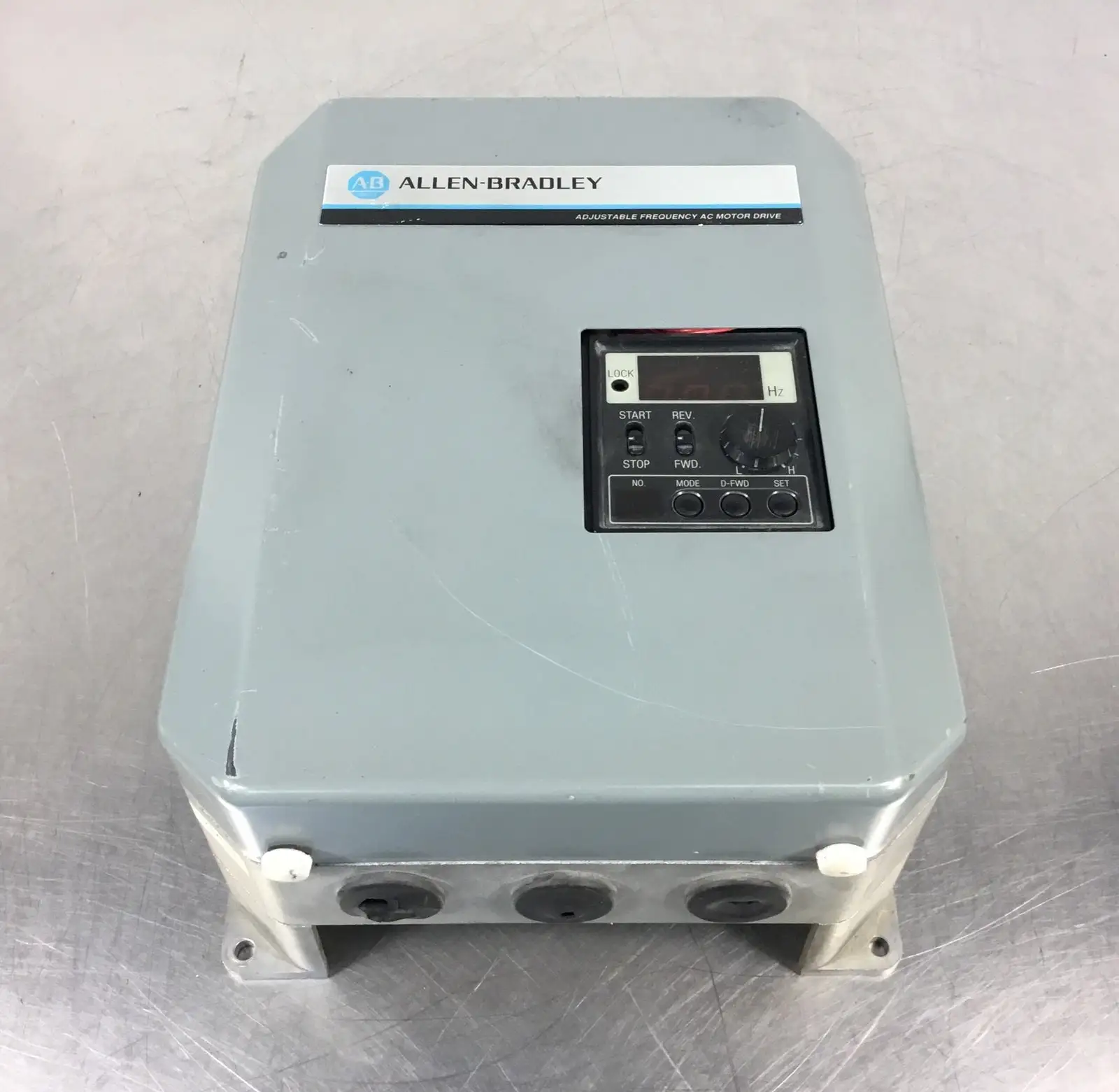 ALLEN BRADLEY 1333-AAN /B Adjustable Frequency Drive Out: 3Ph 1.4KVA 2.1A. 1B