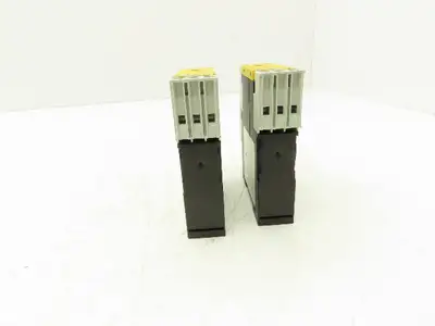 Siemens 3RK1205-0BE00-0AA2 Digital Safety Relay Input Outpu Module Lot of 2