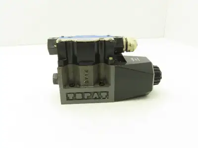 Tokimec Vickers DG4V-5-2A-M-P7L-H-7-40 Directional Solenoid Valve 24VDC