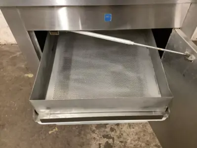 152-0715 Giles BBT-S Breading Station