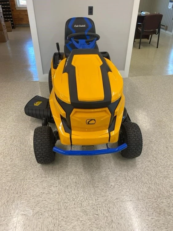 New | in-Stock 2023 CUB CADET XT1 LT42E Mowers Maine US | Beauregard Equipment #1511257