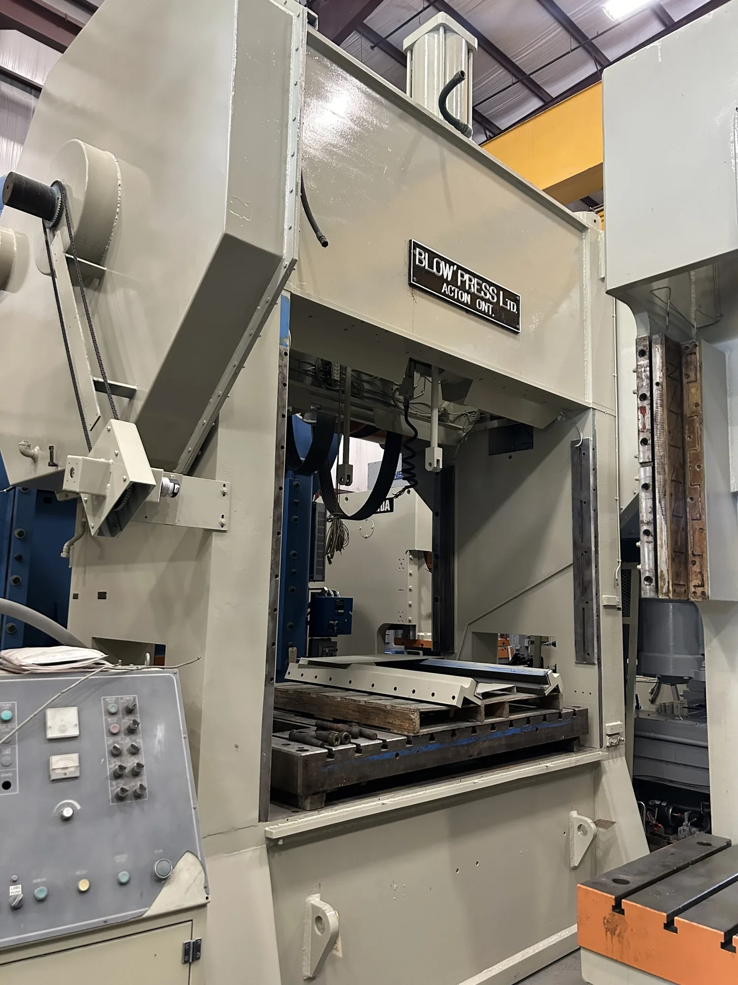 USED 1985 BLOW PRESSES BLOW SDG-250-84-48 PRESS