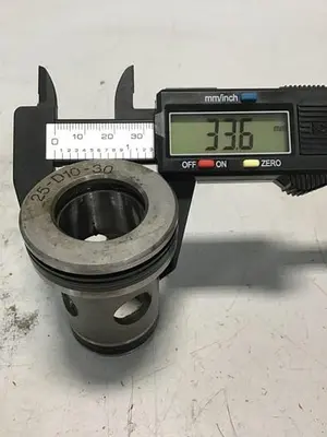 USED VICKERS 25-D10-30