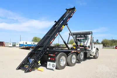 New | in-Stock 2027 PETERBILT 548 Rolloff Trucks Texas US | Roll Off Truck World #1492020