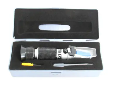 NEW EXTECH RF15 PORTABLE REFRACTOMETER 0 TO 32 PERCENT