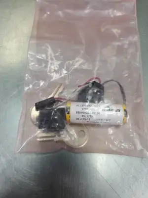USED Allen-Bradley 1770-XYC Rev 20 PLC Battery, 3V Connector Kit w/Keys