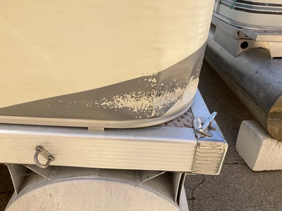USED 2004 BENNINGTON 2280 RL