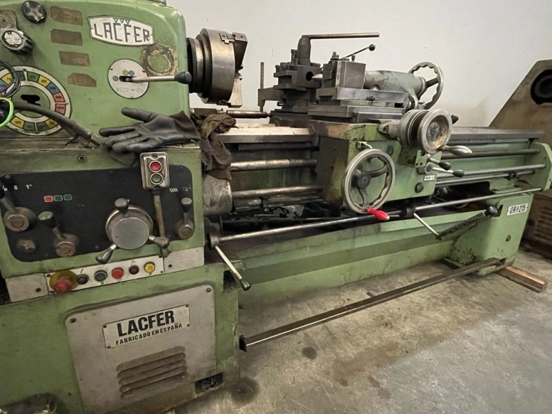 LACFER Centre Lathe, good working condition