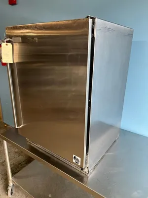75-0452 Perlick HC24FS 24" Undercounter Self Contained Glass Froster Chiller Coo