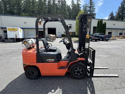 Used 2015 UNILEV UT25P Liquid Propane Forklifts Oregon US | MachineryMax #1341178