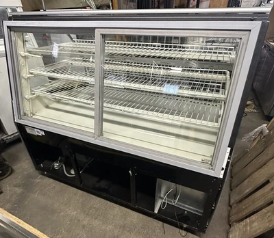 174-0187 Federal SN59 59" Remote Full Service Bakery Case Cooler
