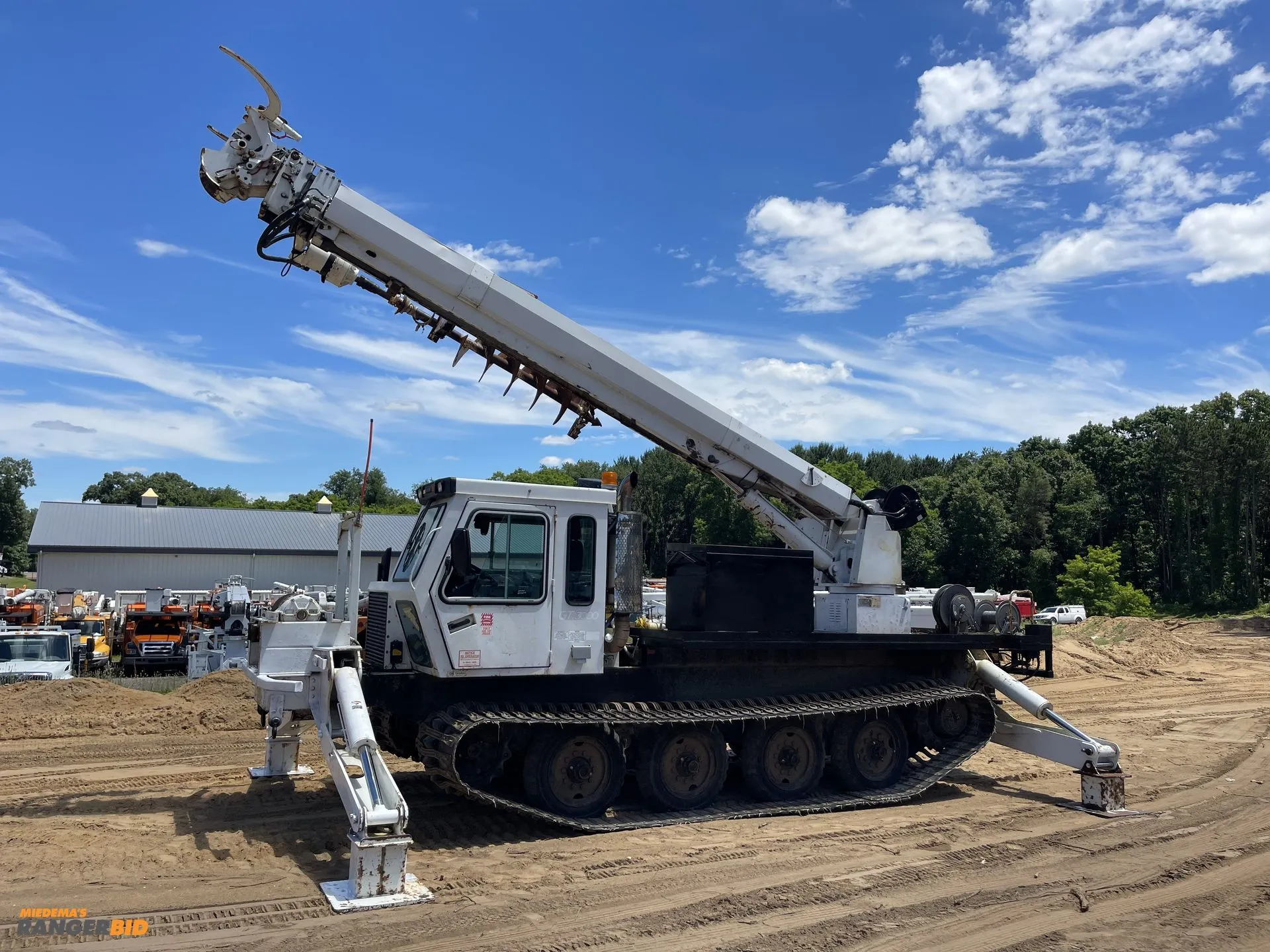 Used 2006 ALTEC D4060 DIGGER DERRICK CRAWLER ALL TERRAIN Crawler Cranes Michigan US | Miedema Asset Management Group #1304392