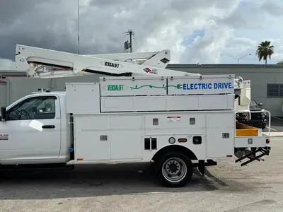 Used 2017 VERSALIFT SST40EIH-02 Bucket (boom) trucks Florida US | Truck and Van Outlet #1509171