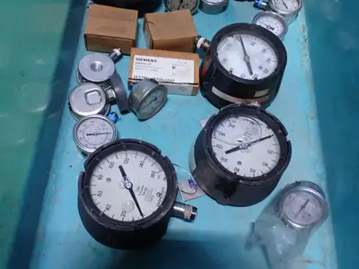 Assorted Pneumatic Pressure Gauges
