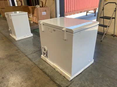 171-0385 36" Solid Top Self Contained Ultra Low Temperature Chest Freezer