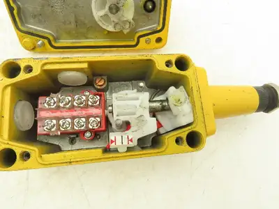 Allen Bradley 440E-L13043 E Lifeline 4 Guardmaster Cable Pull Safety Stop Switch