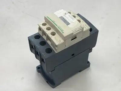 Used Schneider Electric IEC Contactor 3P 32A 480VAC 24VDC Coil PLC Contactors Michigan US | Maverick Industrial Sales #1402008