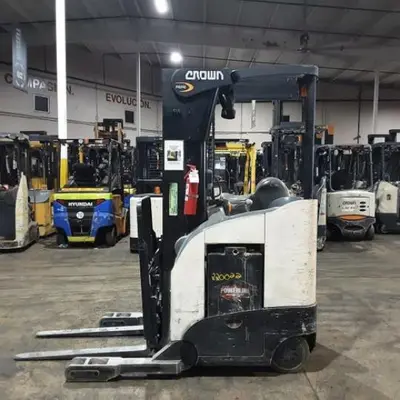 USED 2018 CROWN RR5725-45