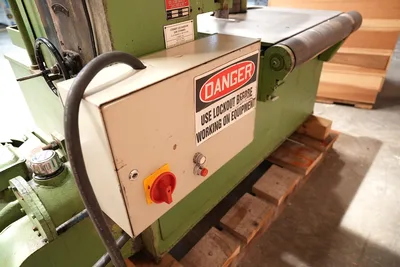 Stenner VHJ 105 – 42″ Vertical Resaw