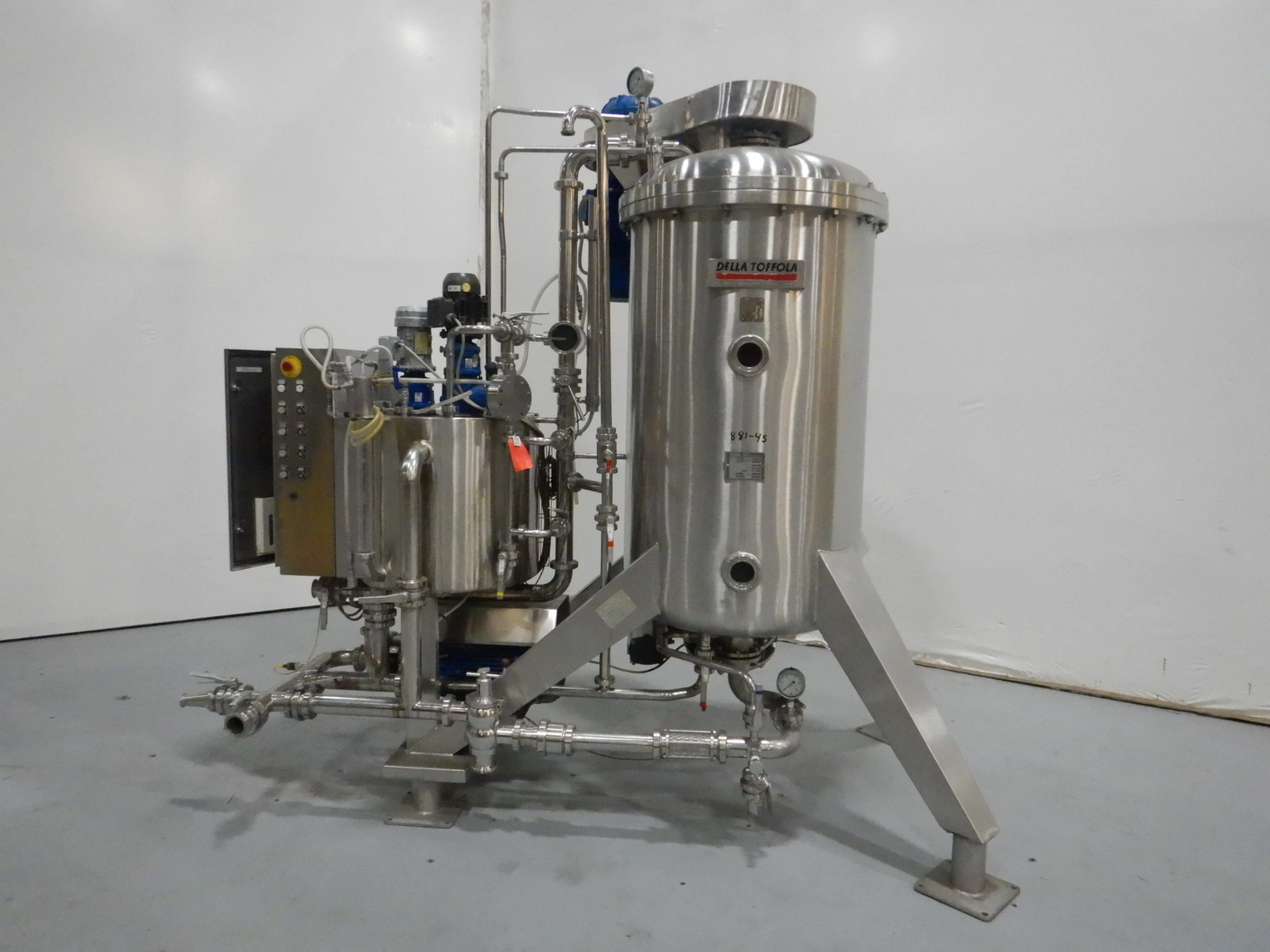 USED 2016 DELLA TOFFOLA 275 Gallon